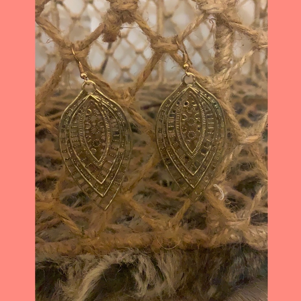Boho leafy me happy earrings